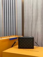Louis Vuitton Clutch Box M20251