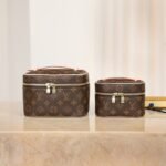 Louis Vuitton LV  Nice Leather Cosmetic Handbag M42265&M44495&M44936 Top quality - Image 2