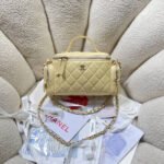 Chanel Cosmetic bag Shiny wrinkled leather - Image 3