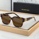 Balenciaga Retro trend Plate Frame sunglasses Top quality - Image 4