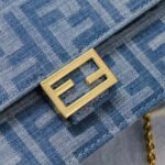 FENDI Baguette Wallet On Chain bag - Image 5