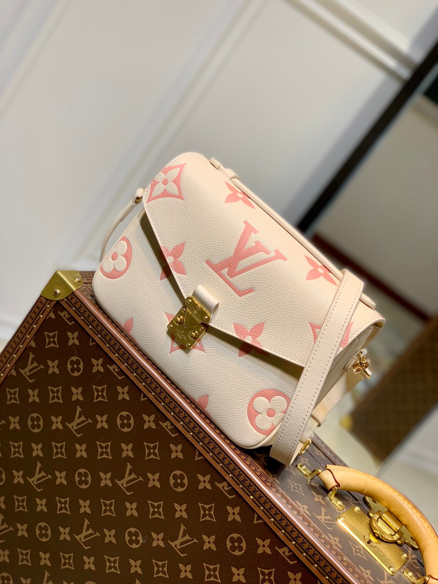 Louis Vuitton Pochette Metis M45573