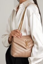 SAINT LAURENT Loulou small quilted leather shoulder bag beige - Image 4