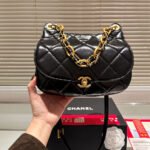 Chanel Small CC Crumpled Calfskin Wavy Hobo crossbody bag - Image 4