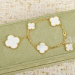 Van Cleef&Arpels VCA irregular alhambra Bracelet - Image 2