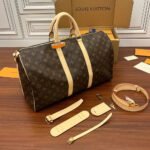 Louis Vuitton LV Keepall Bandoulière - Image 4