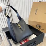 SAINT LAURENT YSL Le 5 à 7 monogram-plaque shoulder bag - Image 4