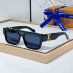 Louis Vuitton LV  SLEEK SQUARE Sunglasses - Image 6