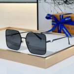 Louis Vuitton LV Elegant Fashion Personality sunglasses Top quality