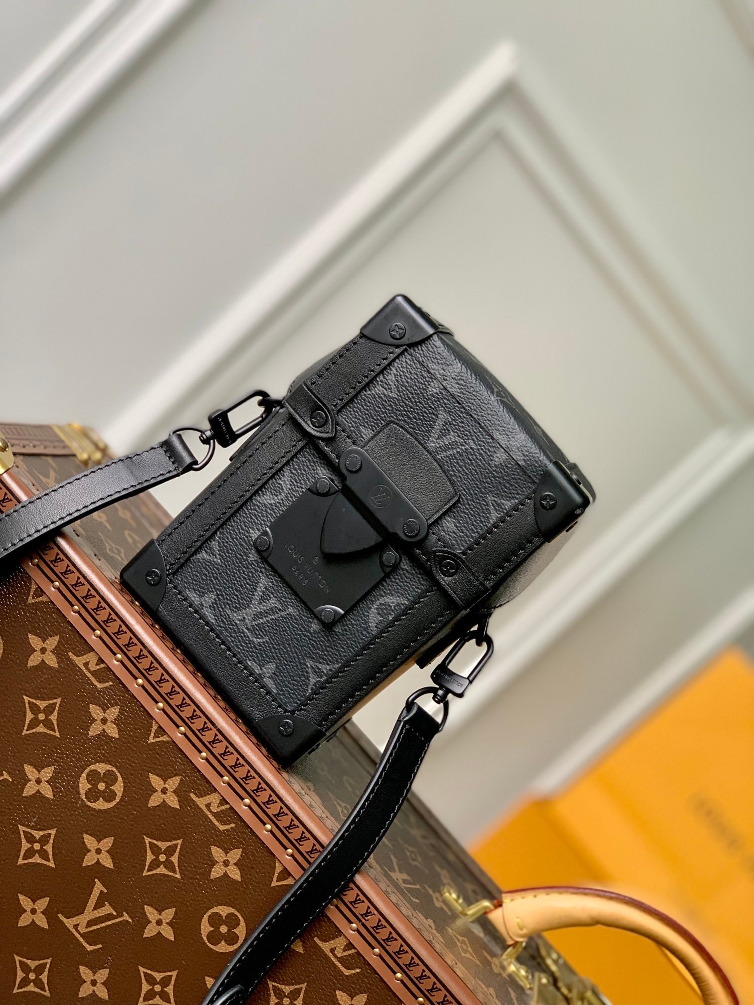 Louis Vuitton Vertical Trunk Wearable Wallet M82077