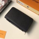 Louis Vuitton LV Zippy Wallet - Image 7