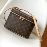 Louis Vuitton LV  Nice Leather Cosmetic Handbag M42265&M44495&M44936 Top quality - Image 5
