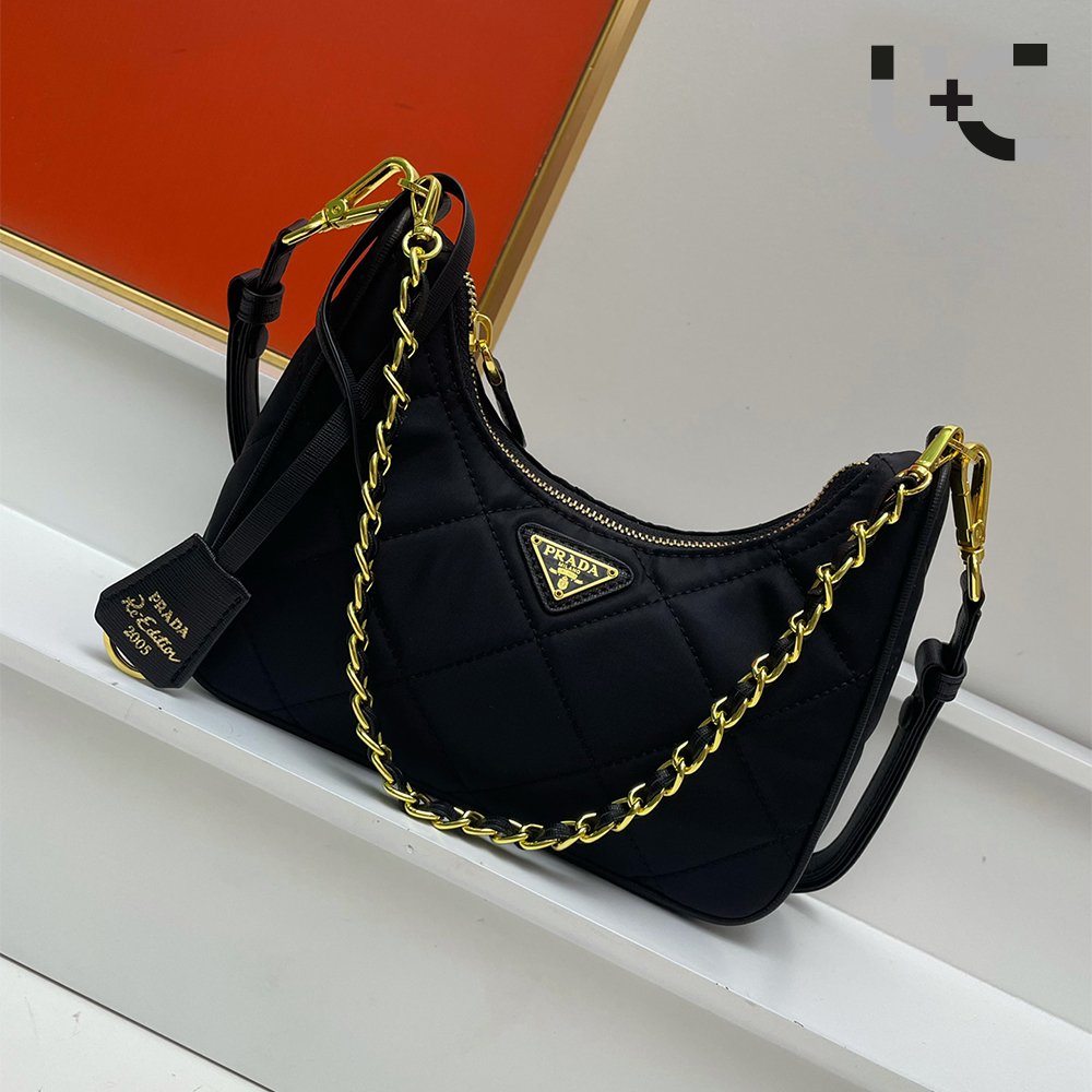 b3722bf7c4eda5348b7221e6b1d79444410b82e4 Prada Re-Edition 1995 Chaîne Re-Nylon bag - Image 1