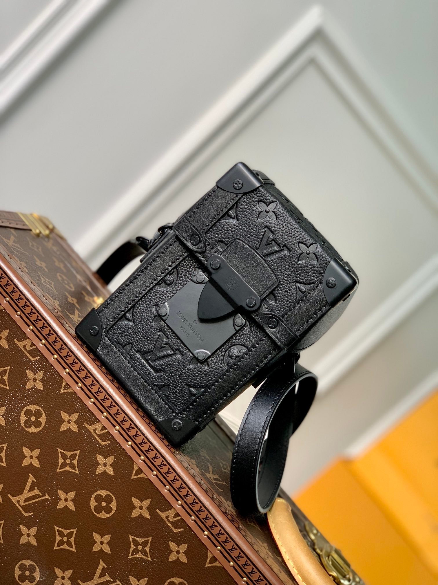 Louis Vuitton Vertical Trunk Wearable Wallet M82070