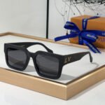 Louis Vuitton LV Mirror leg Logo sunglasses Top quality - Image 4