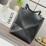 Loewe Puzzle Fold Tote in shiny calfskin Medium Black - Image 2