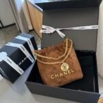 Chanel 22 Handbag Waxed Cowhide Shoulder Bag - Image 2