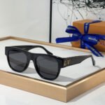 Louis Vuitton LV Mirror Leg Logo identification sunglasses Top quality - Image 5