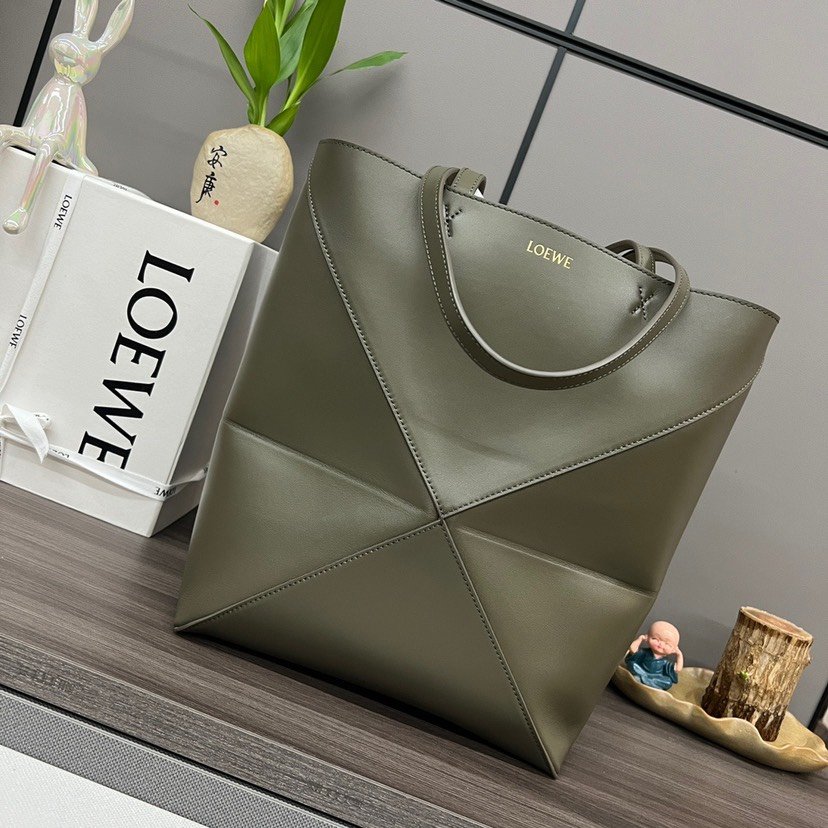Loewe Puzzle Fold Tote in shiny calfskin Medium Green
