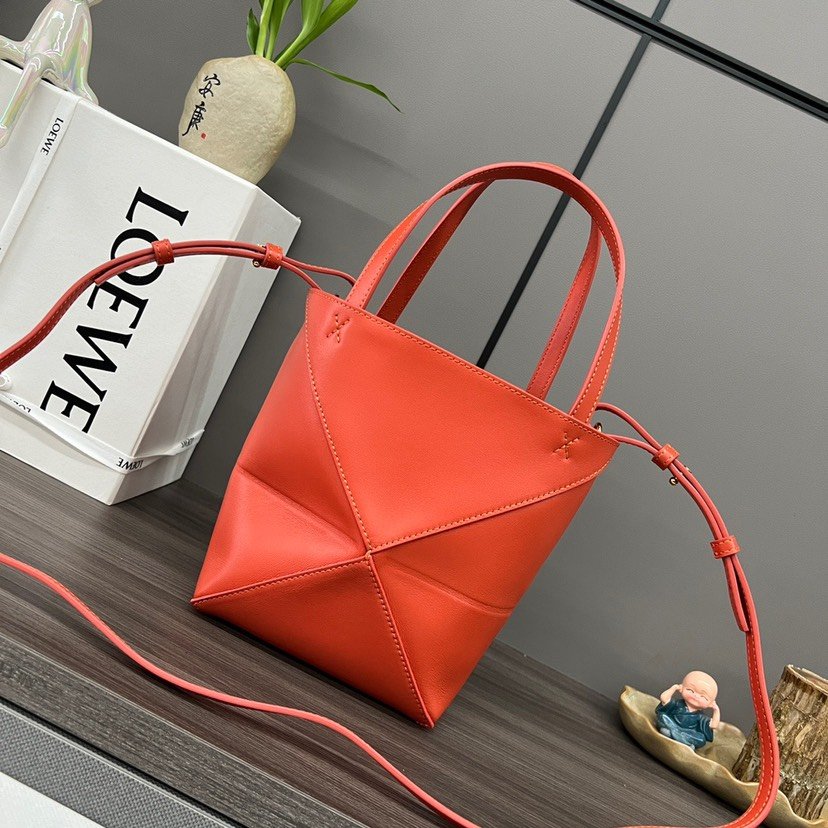 Loewe Mini Puzzle Fold Tote in shiny calfskin Red