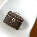 Louis Vuitton LV  Nice Leather Cosmetic Handbag M42265&M44495&M44936 Top quality - Image 4