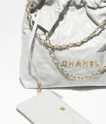 CHANEL 22 HANDBAG Shiny Calfskin & Gold-Tone Metal Light white/cream - Image 3