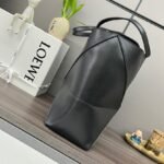 Loewe Puzzle Fold Tote in shiny calfskin Medium Black - Image 3
